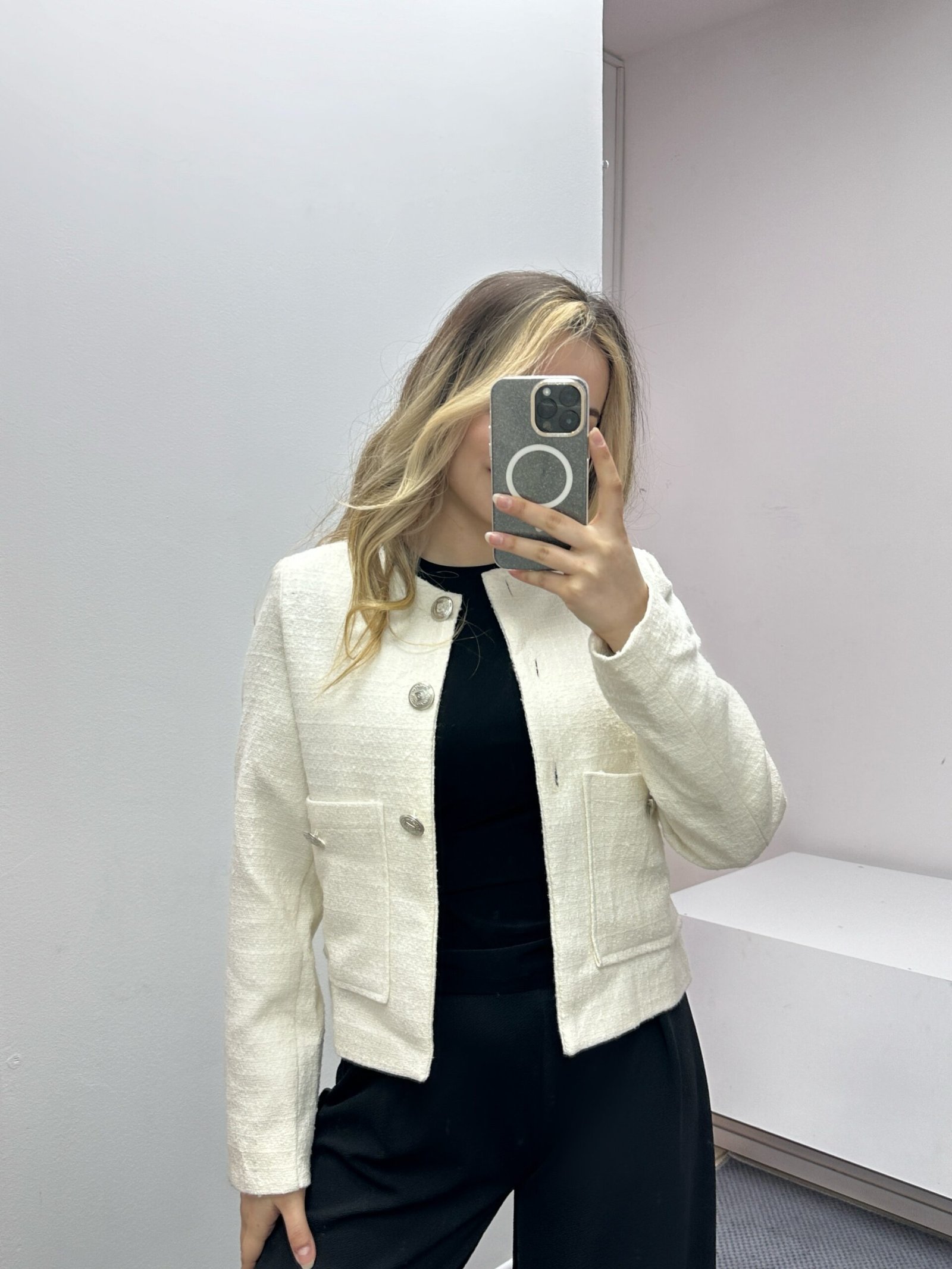 Facetune_09-03-2026-00-28-50