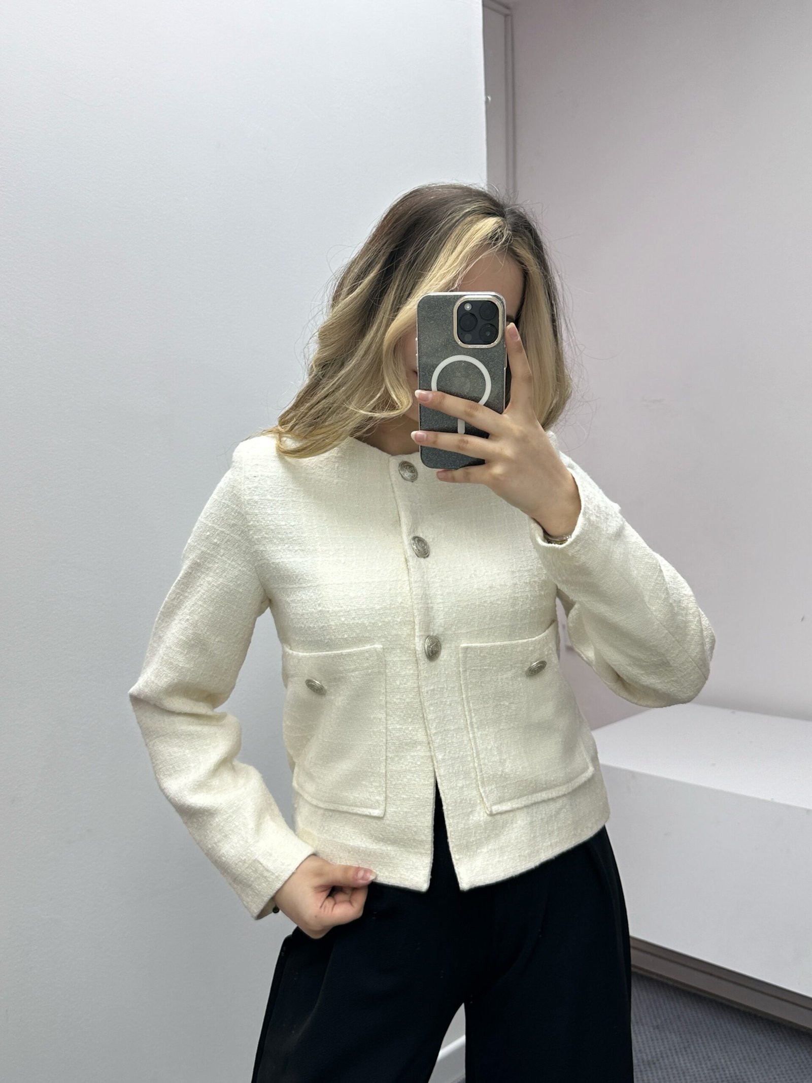 Facetune_09-03-2026-00-31-23