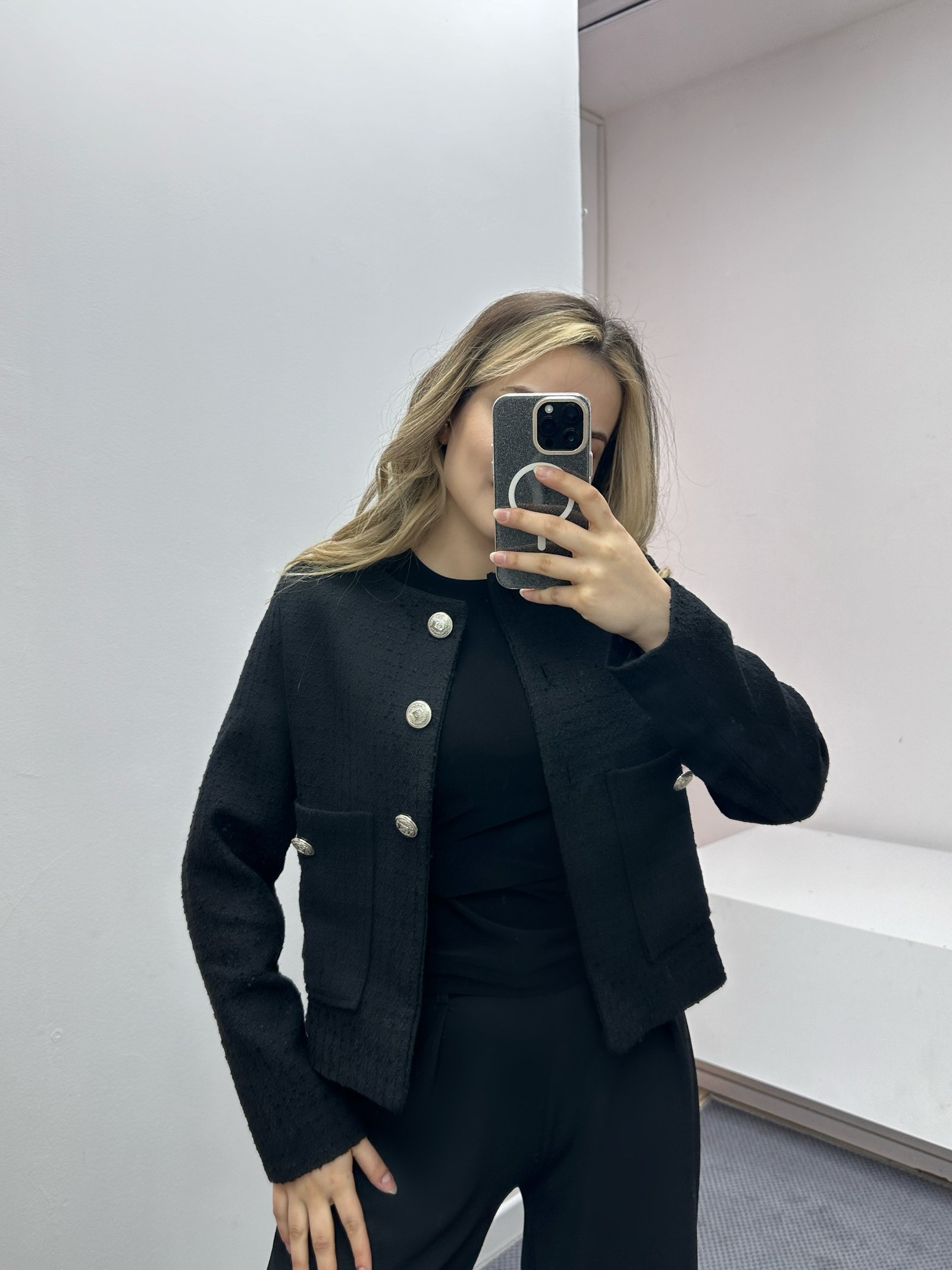 Facetune_09-03-2026-00-23-00